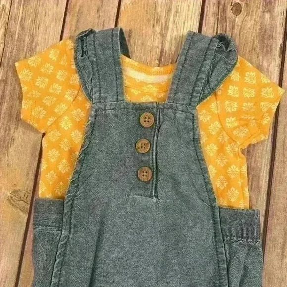TWIN GIRL BUNDLE 💕 Adorable romper with yellow tee shirt - Picture 3 of 7